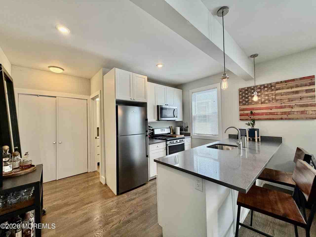 515 6th Ave #1 - Photo 4 of 10