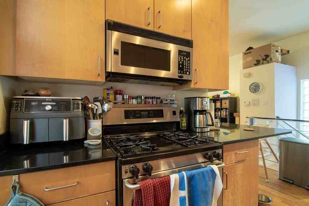 2007 W Evergreen Ave #1R - Photo 4 of 19