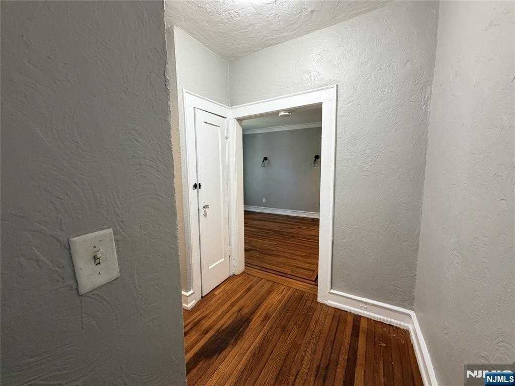17 Elwood Pl #304 - Photo 2 of 14