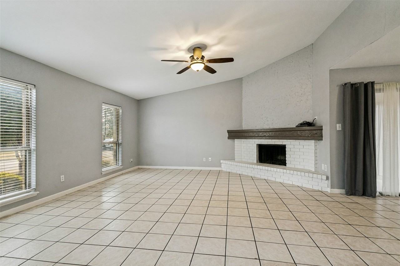 1105 Joshua Tree Dr - Photo 2 of 12