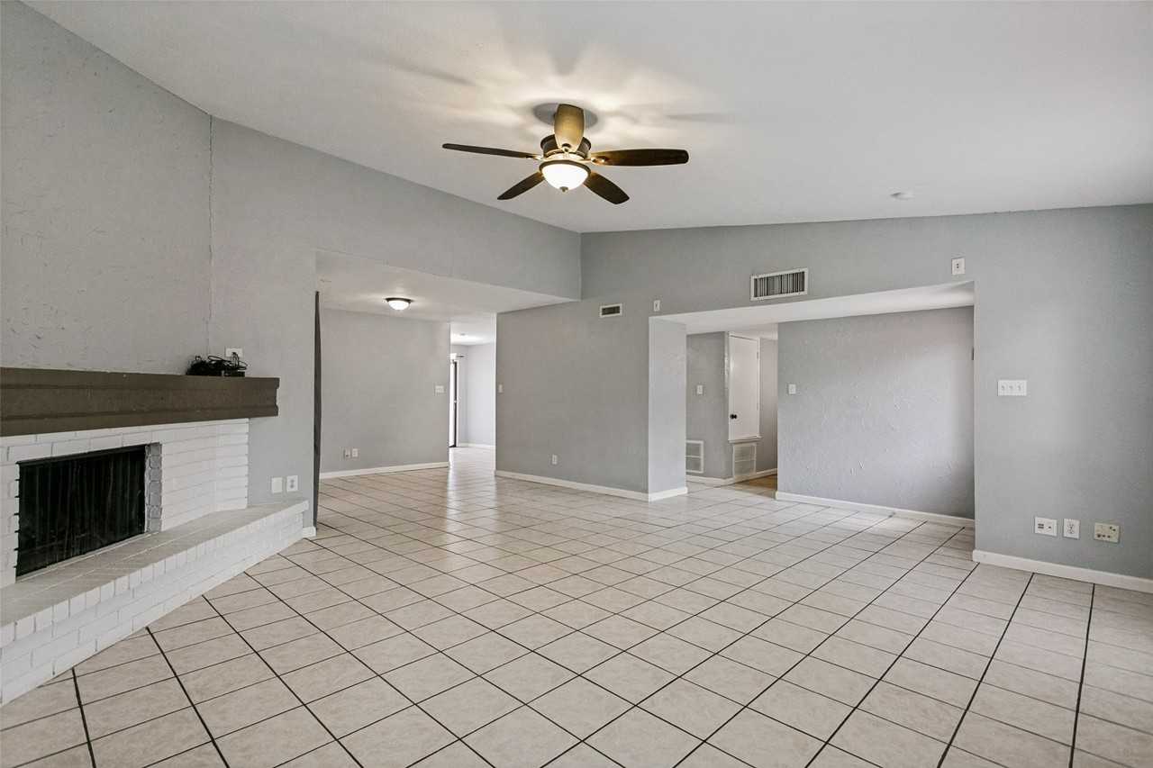 1105 Joshua Tree Dr - Photo 3 of 12