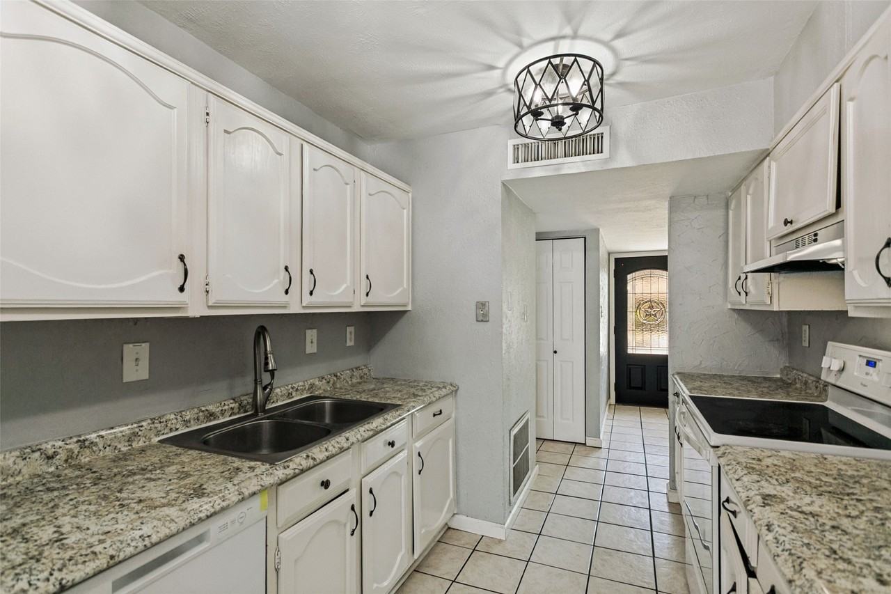 1105 Joshua Tree Dr - Photo 5 of 12
