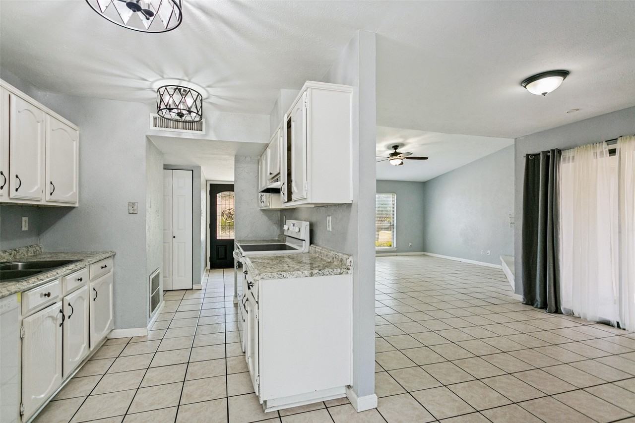 1105 Joshua Tree Dr - Photo 6 of 12