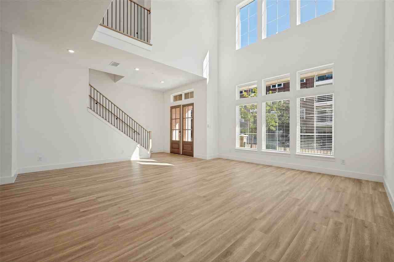 4476 Burge Ave - Photo 3 of 12