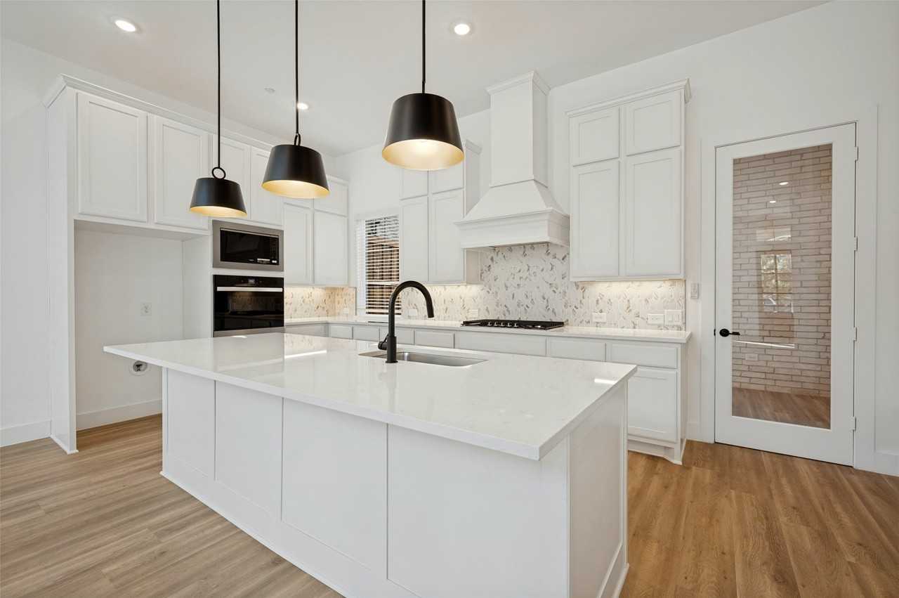 4476 Burge Ave - Photo 4 of 12