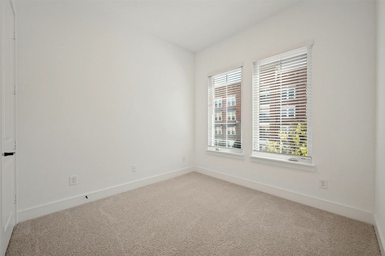 4476 Burge Ave - Photo 7 of 12