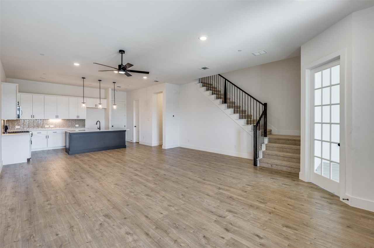 1224 Eureka Springs St - Photo 3 of 18