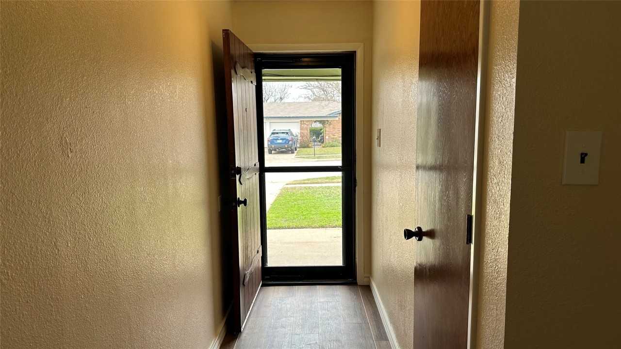5916 Kary Lynn Dr S - Photo 5 of 32