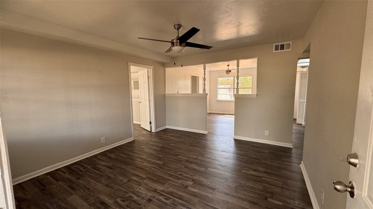 1247 Seminole Dr - Photo 2 of 23