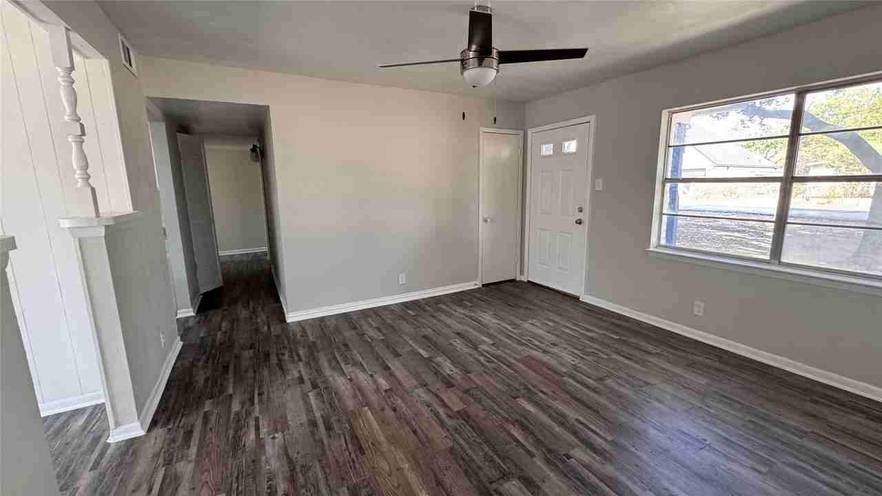 1247 Seminole Dr - Photo 3 of 23