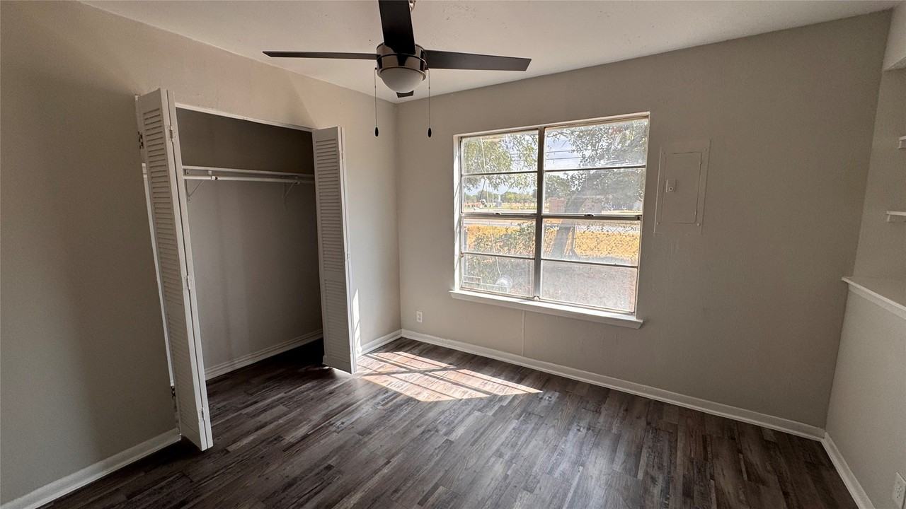 1247 Seminole Dr - Photo 4 of 23