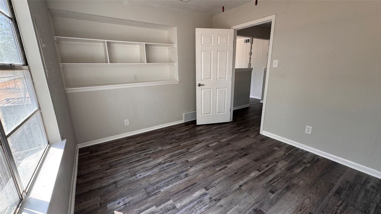 1247 Seminole Dr - Photo 5 of 23