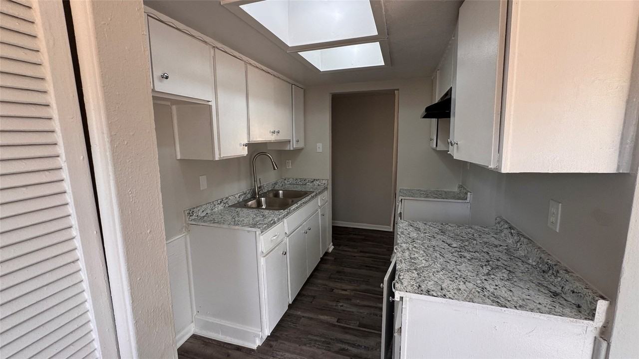 1247 Seminole Dr - Photo 7 of 23