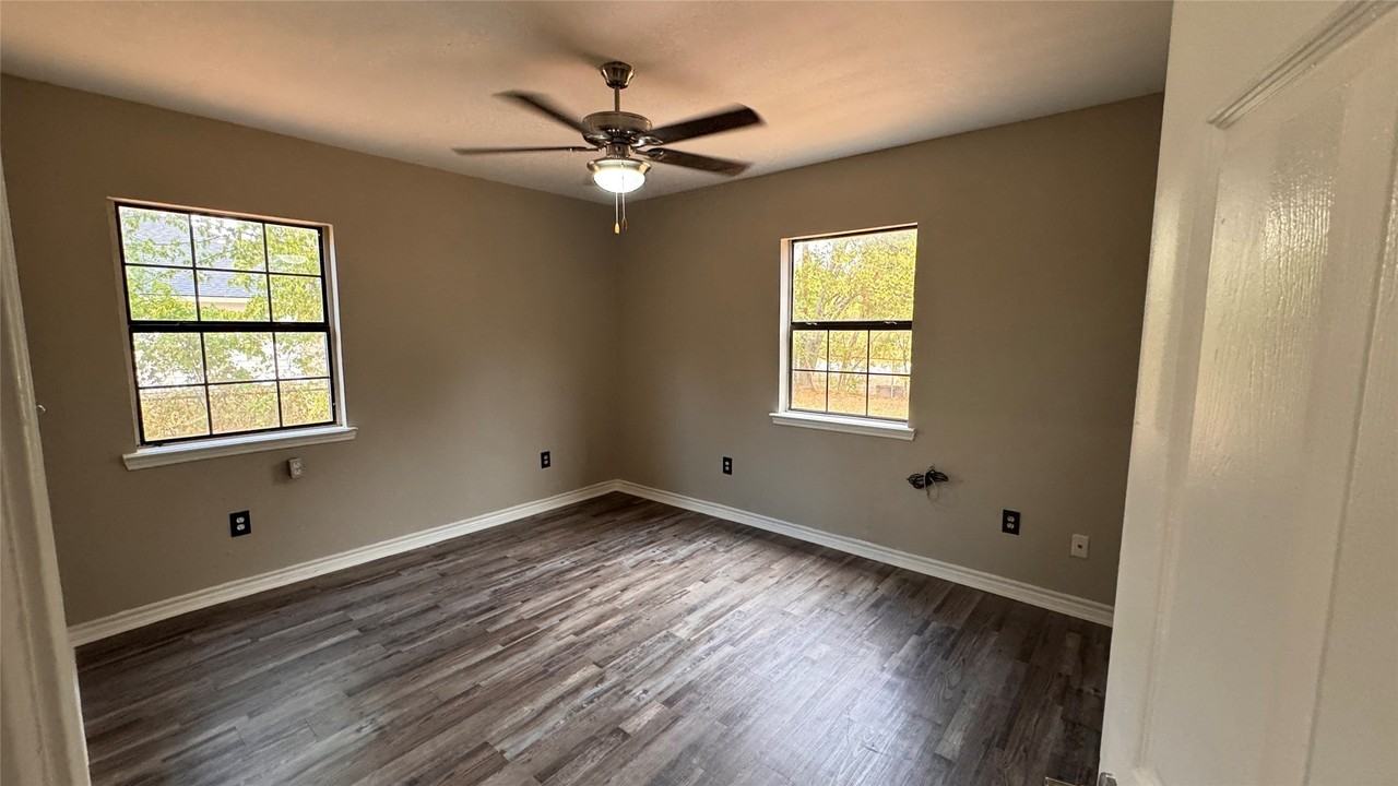 1229 Seminole Dr - Photo 2 of 9