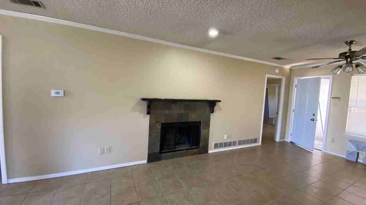 2750 Parkchester Dr - Photo 5 of 9