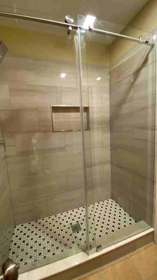 2750 Parkchester Dr - Photo 6 of 9