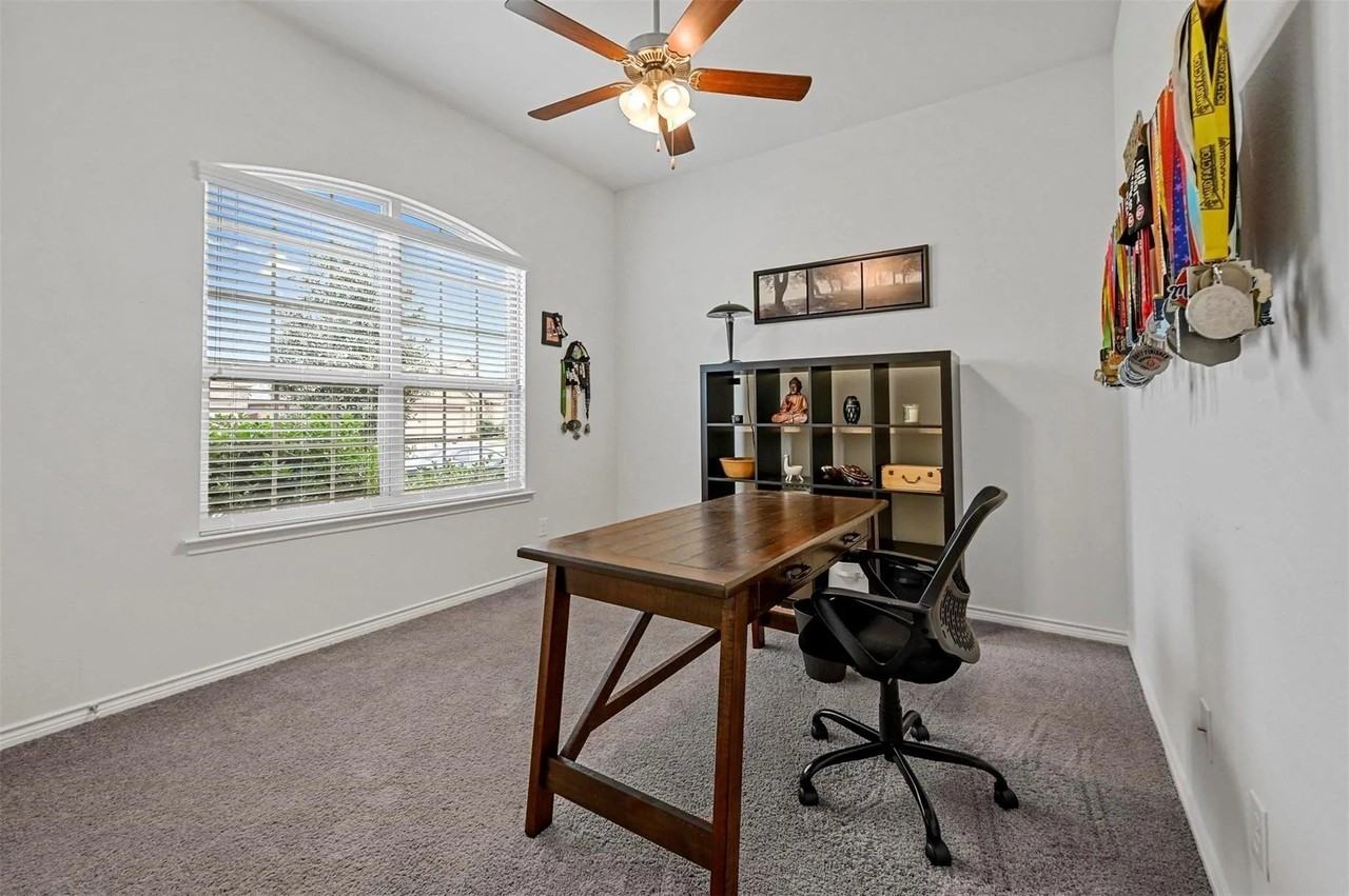 602 Brock Dr - Photo 4 of 34
