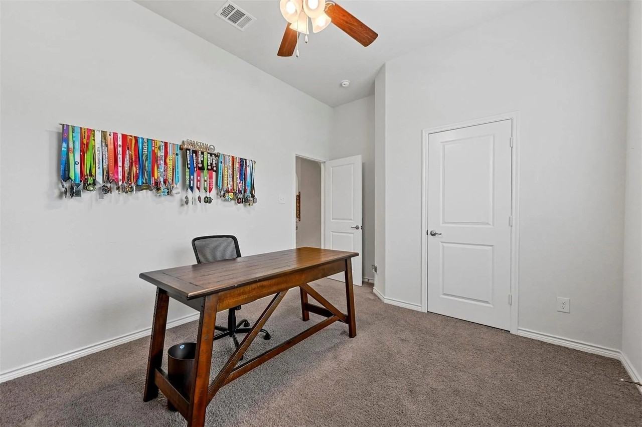 602 Brock Dr - Photo 5 of 34