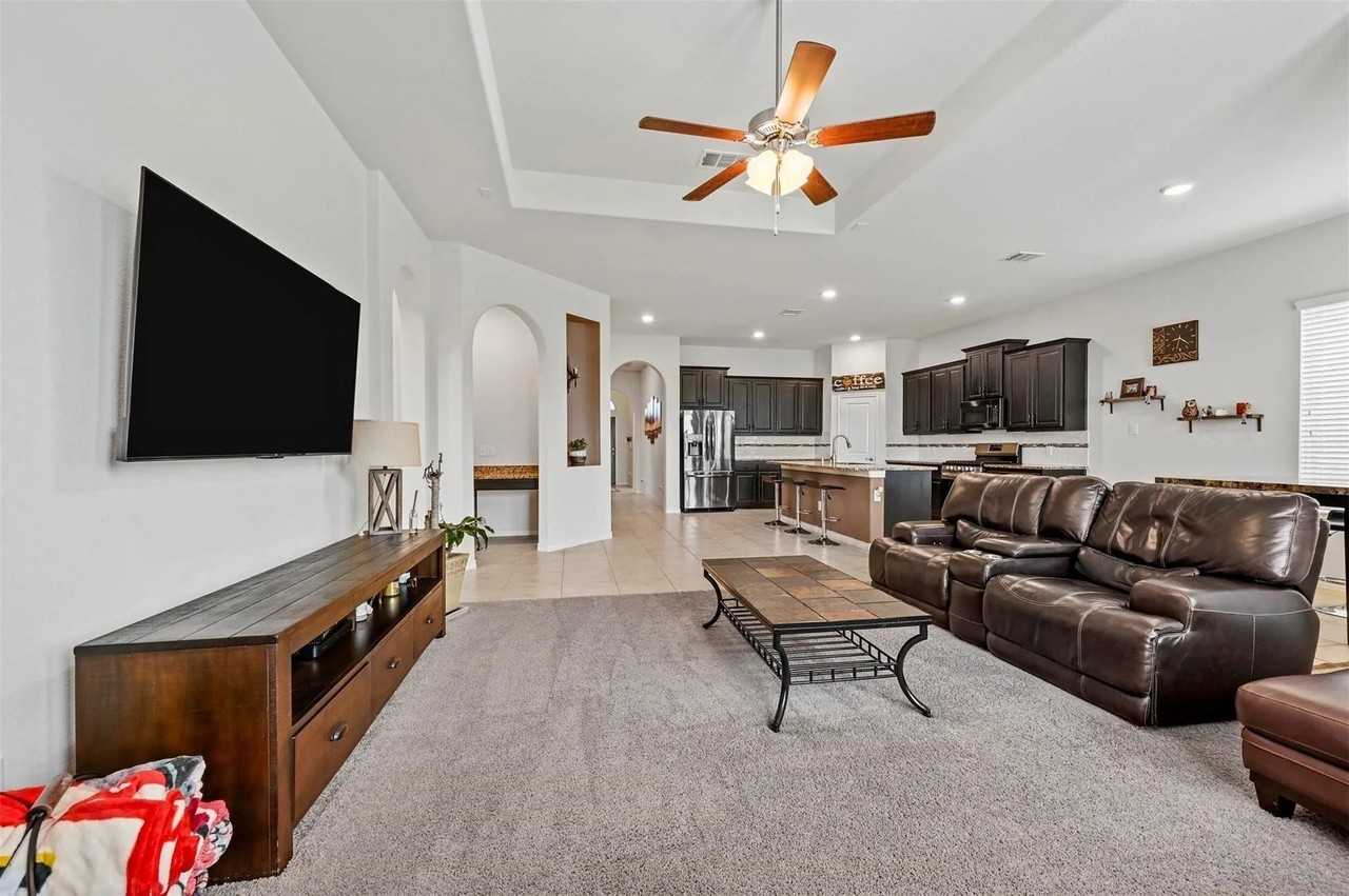 602 Brock Dr - Photo 6 of 34