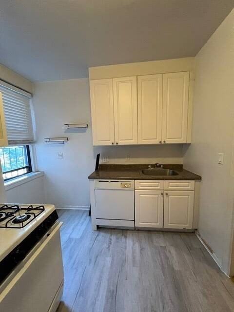 625 Gramatan Ave #4T - Photo 3 of 8