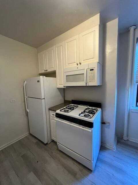625 Gramatan Ave #4T - Photo 4 of 8