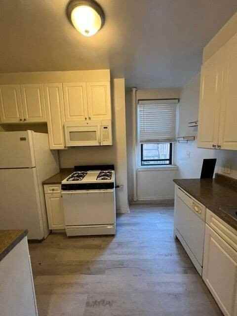 625 Gramatan Ave #4T - Photo 5 of 8