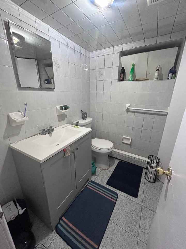 1609 N Salina St - Photo 3 of 4