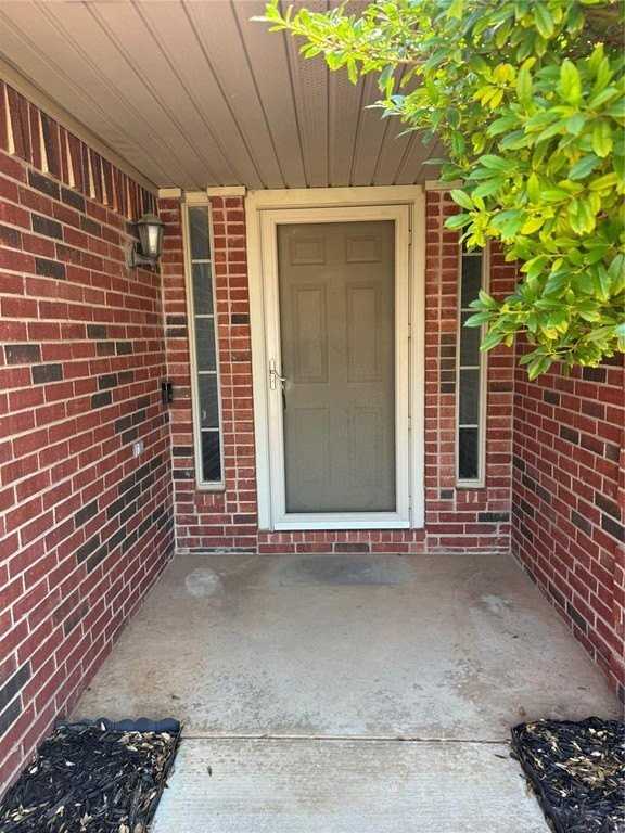400 S Castle Ridge Ln - Photo 2 of 34