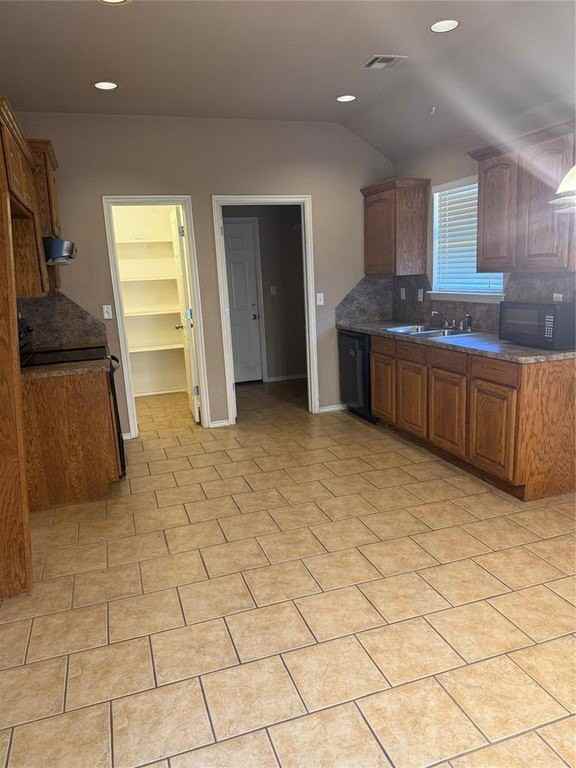 400 S Castle Ridge Ln - Photo 7 of 34