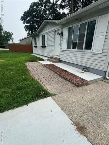 50738 Peggy Ln - Photo 3 of 22