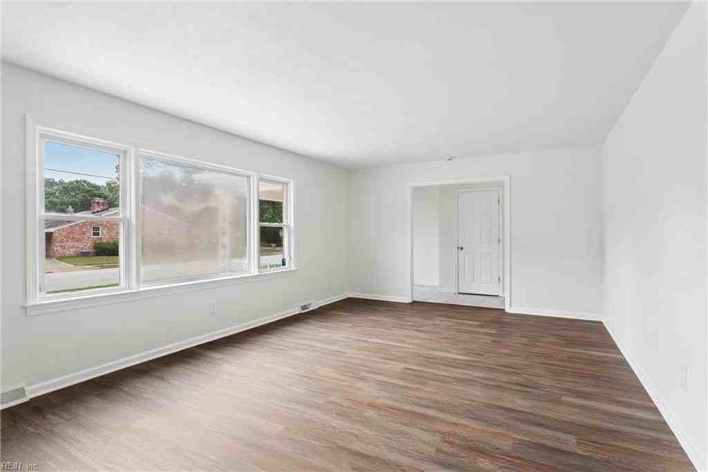 216 Watkins Dr - Photo 5 of 26