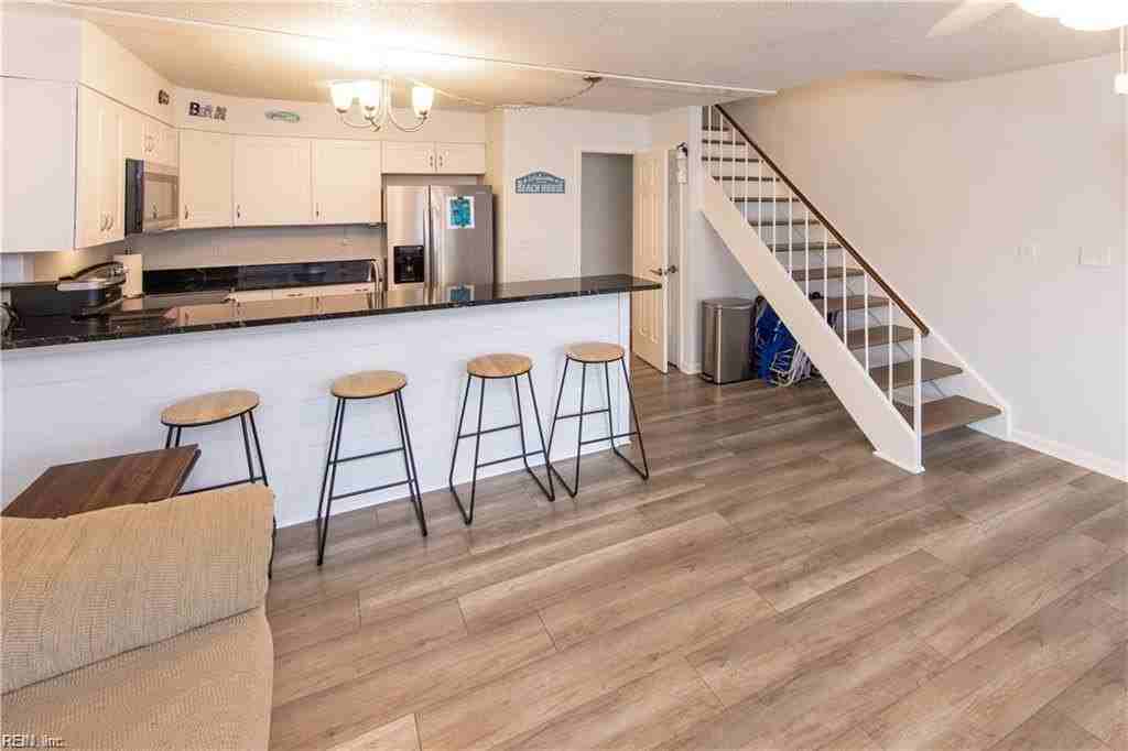 1722 Baltic Ave - Photo 4 of 23