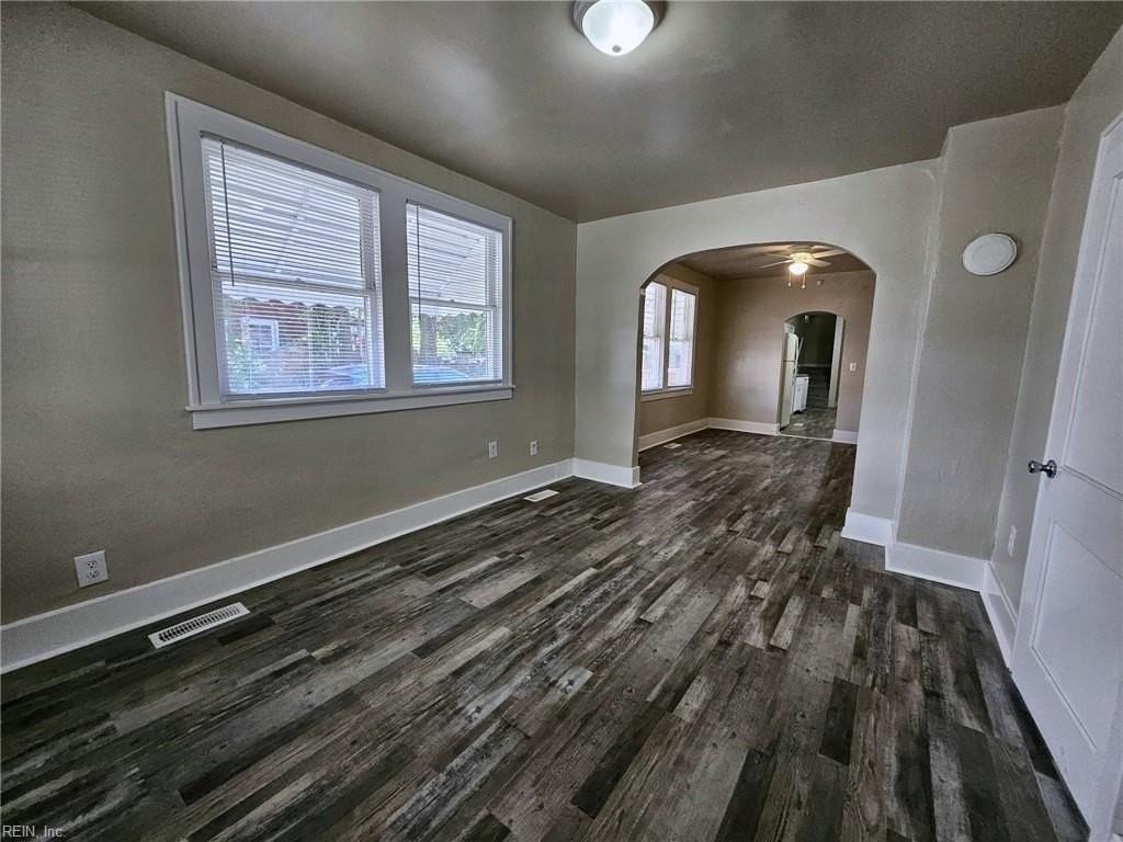 834 31st St - Photo 2 of 14