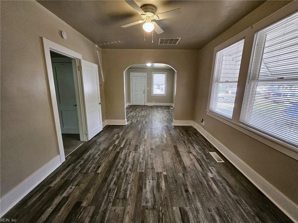 834 31st St - Photo 5 of 14