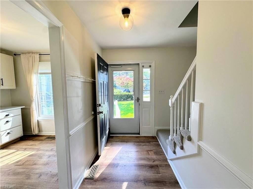 2265 Greenwell Rd - Photo 2 of 10