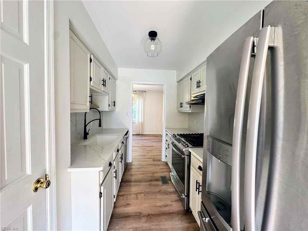 2265 Greenwell Rd - Photo 3 of 10