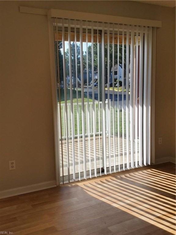 5668 Landfall Dr - Photo 5 of 16