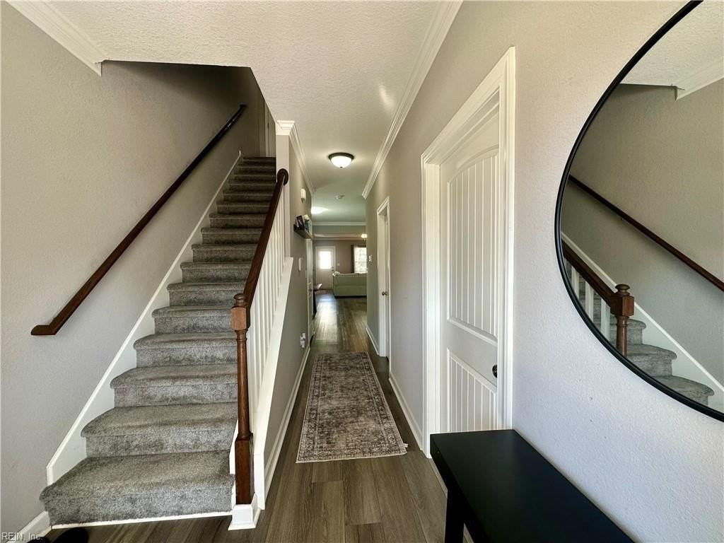1218 Summit Ave - Photo 3 of 23
