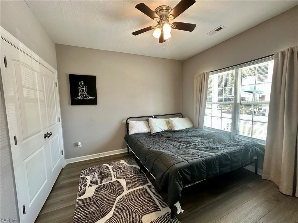 1218 Summit Ave - Photo 4 of 23