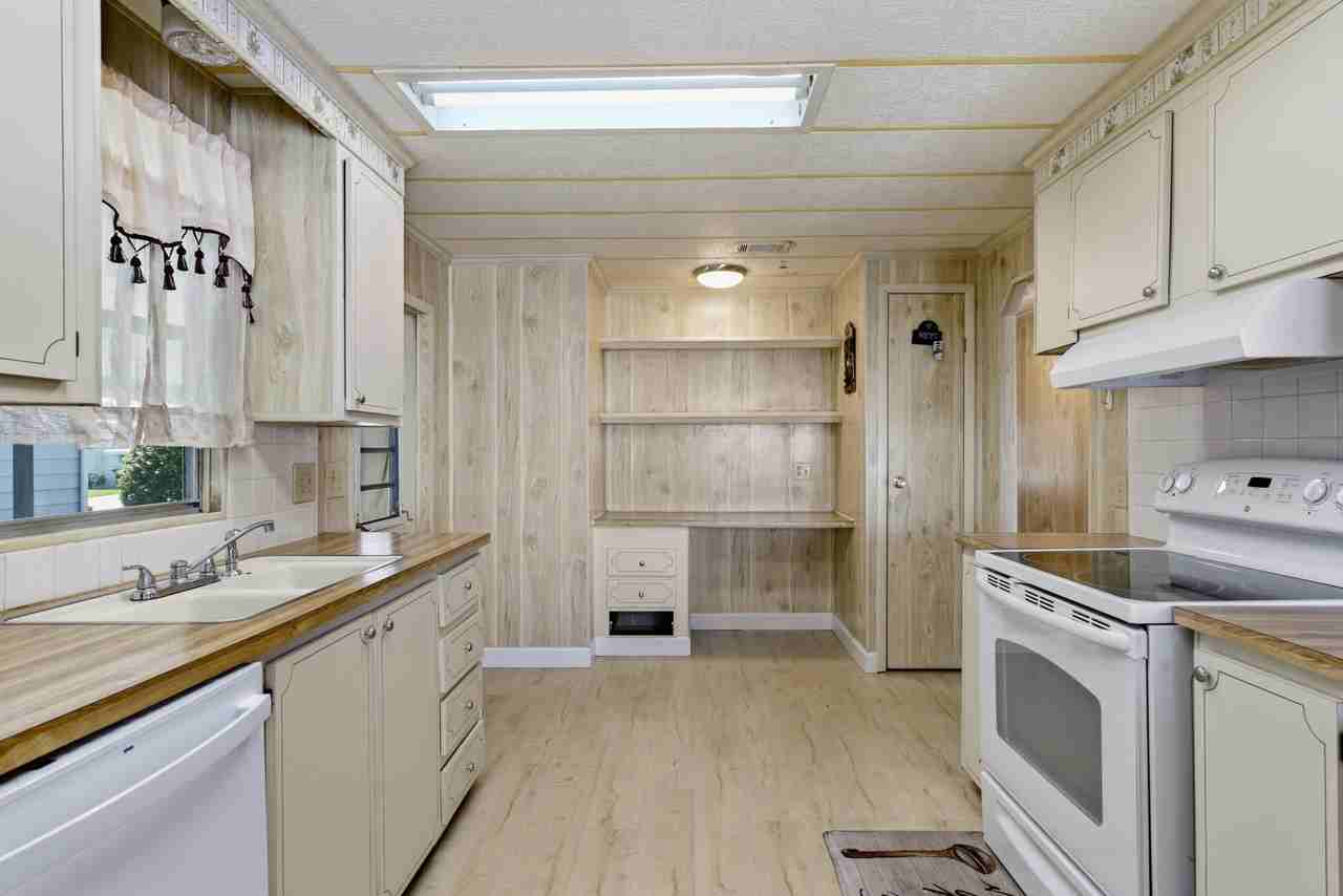 7983 Se Saratoga Dr - Photo 6 of 25