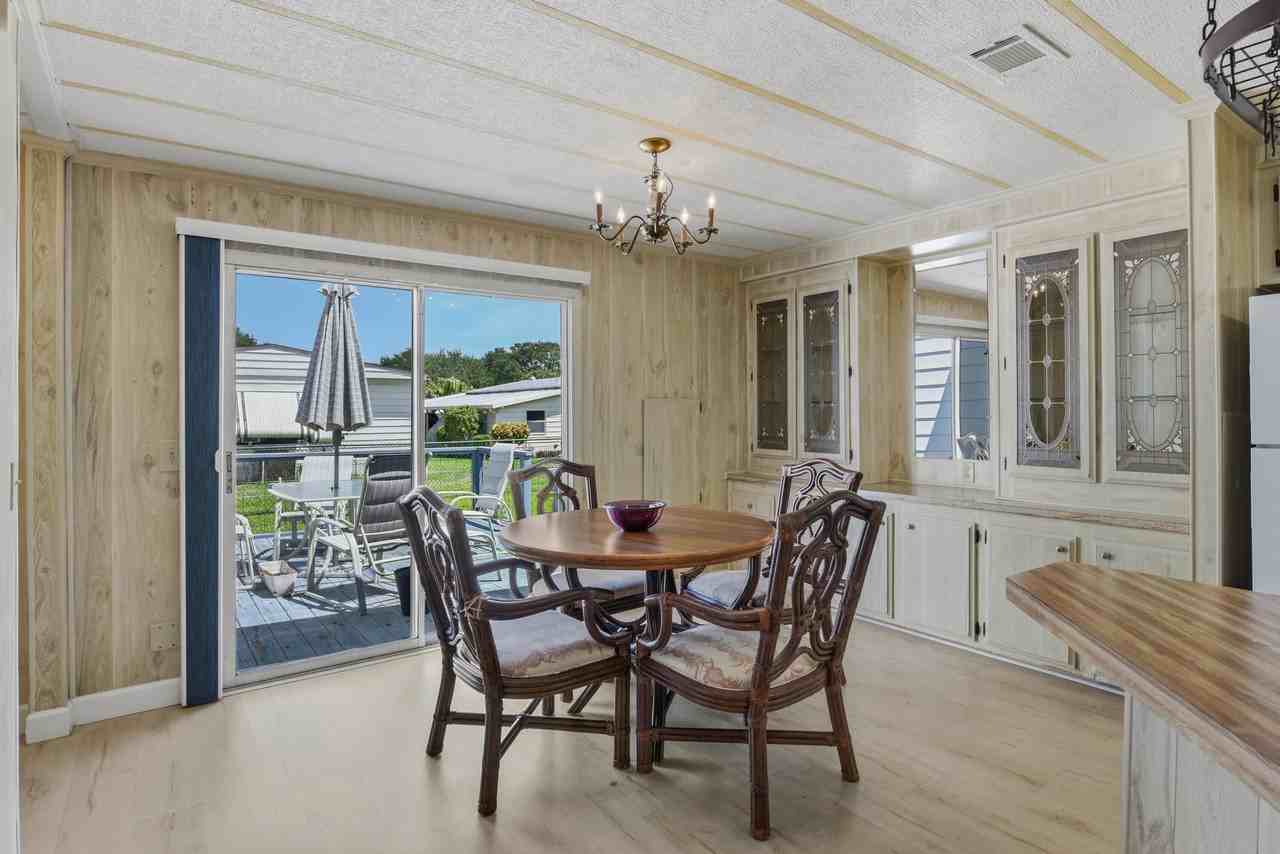 7983 Se Saratoga Dr - Photo 7 of 25