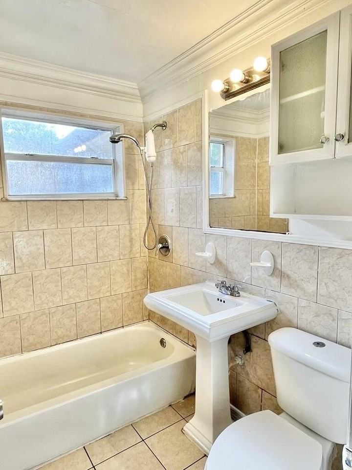 112 Newton Rd - Photo 6 of 11