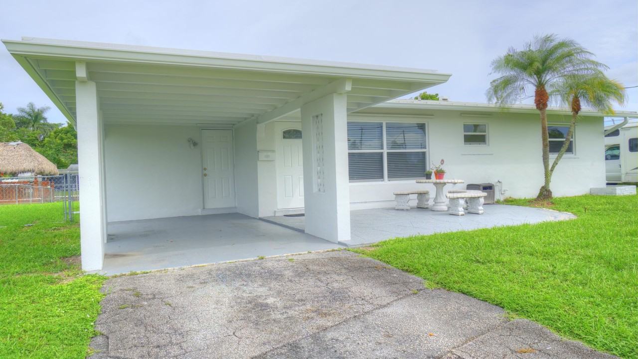 1128 W River Dr - Photo 2 of 21
