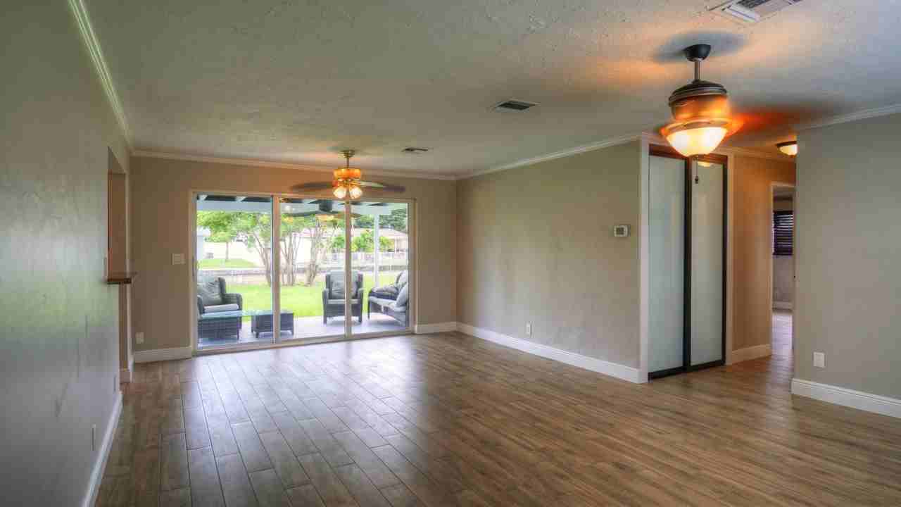 1128 W River Dr - Photo 4 of 21