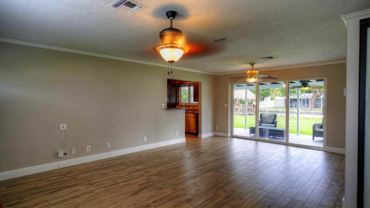1128 W River Dr - Photo 6 of 21