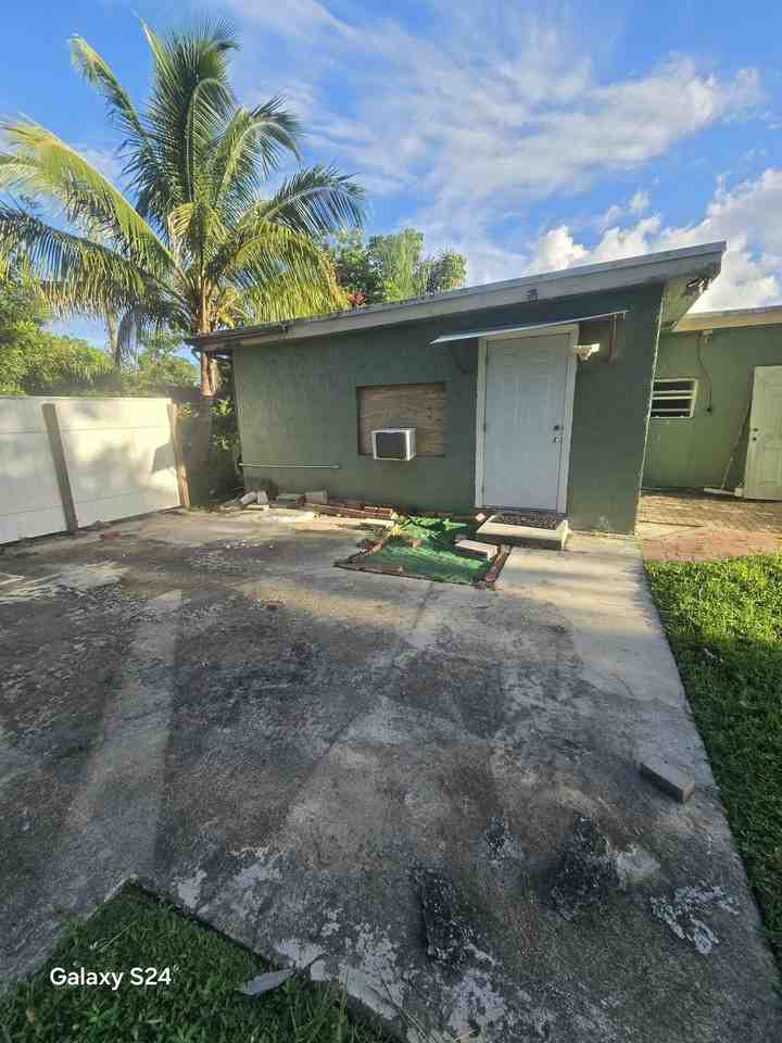 702 Fleming Ave - Photo 2 of 14