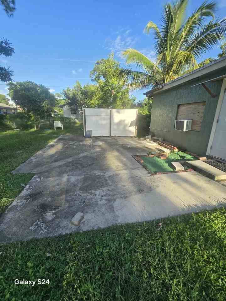702 Fleming Ave - Photo 3 of 14