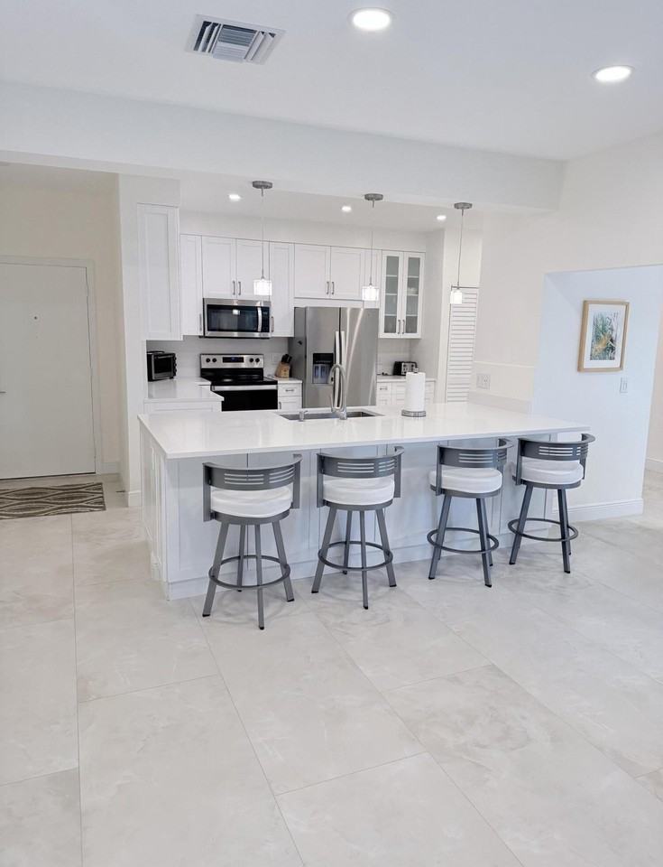 1640 Twelve Oaks Way #305 - Photo 2 of 21
