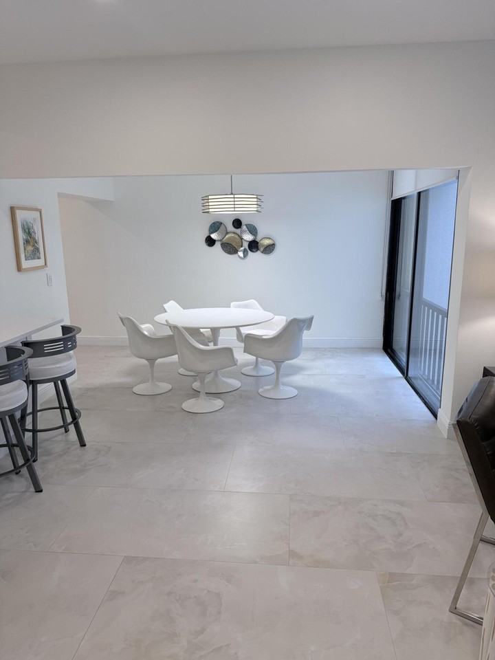 1640 Twelve Oaks Way #305 - Photo 6 of 21