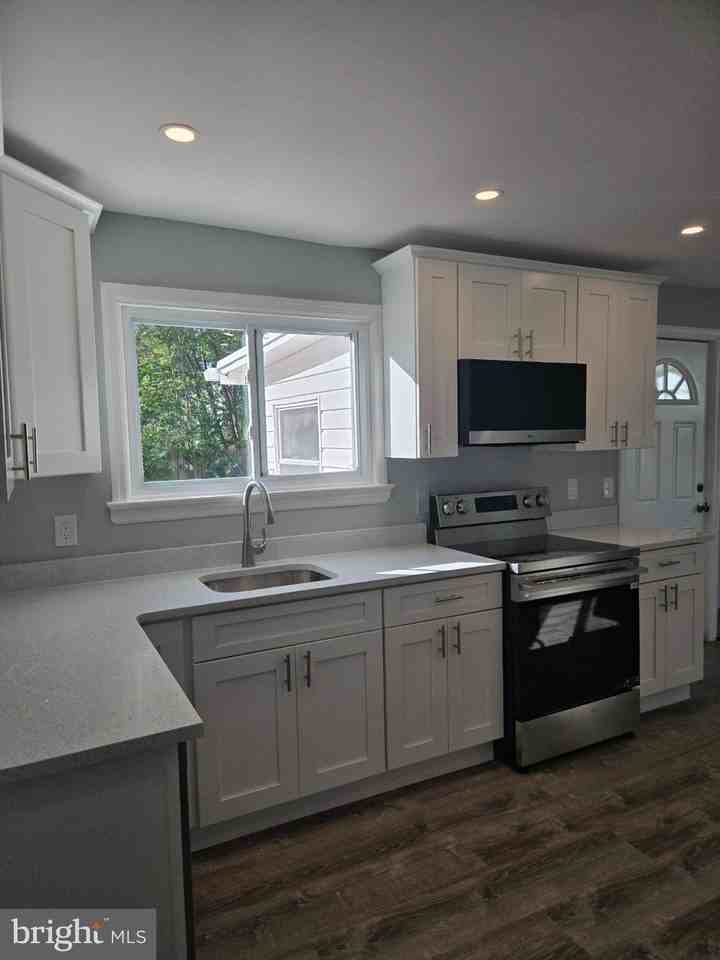 14 Hillman Ave - Photo 3 of 19
